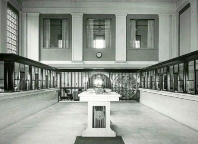Black and white photo of the bank lobby from 1950